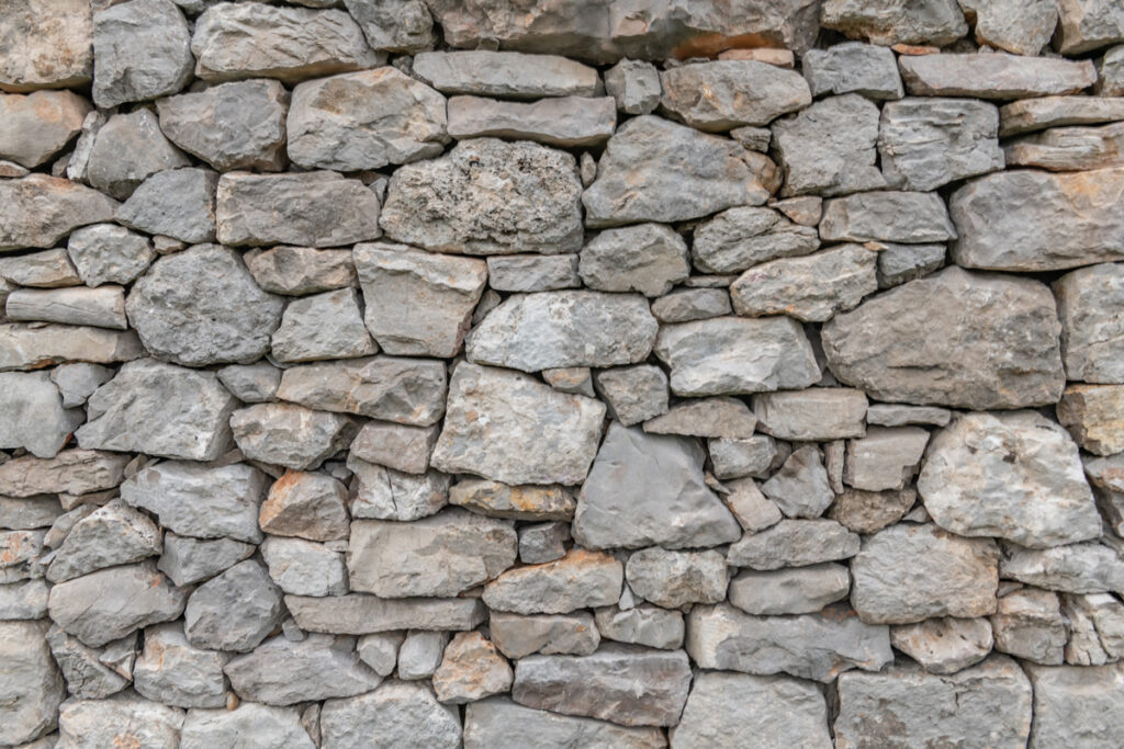 A rock wall with rocks of different sizes in El Paso.